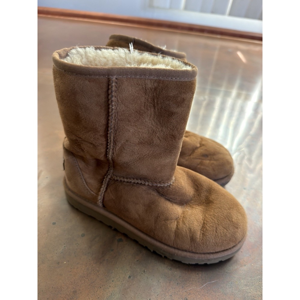 UGG Classic Short Chestnut Suede Sheepskin Boots Women's Size 3 Youth Size 2 - Picture 2 of 5